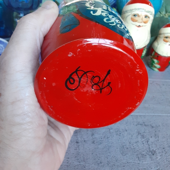 Nesting Santas & Tree, Signed & Holiday Message in what we guess to be Cyrillic. - Picture 5 of 12